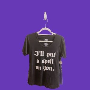 Women’s Halloween T-Shirt With Detachable Cape